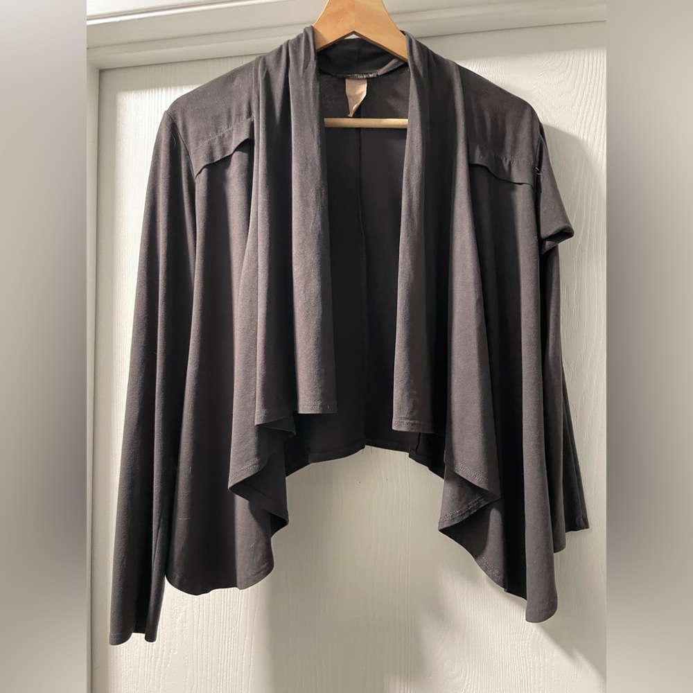 POETRY Cropped Open Front Faux Suede Cardigan in Grey. Size M